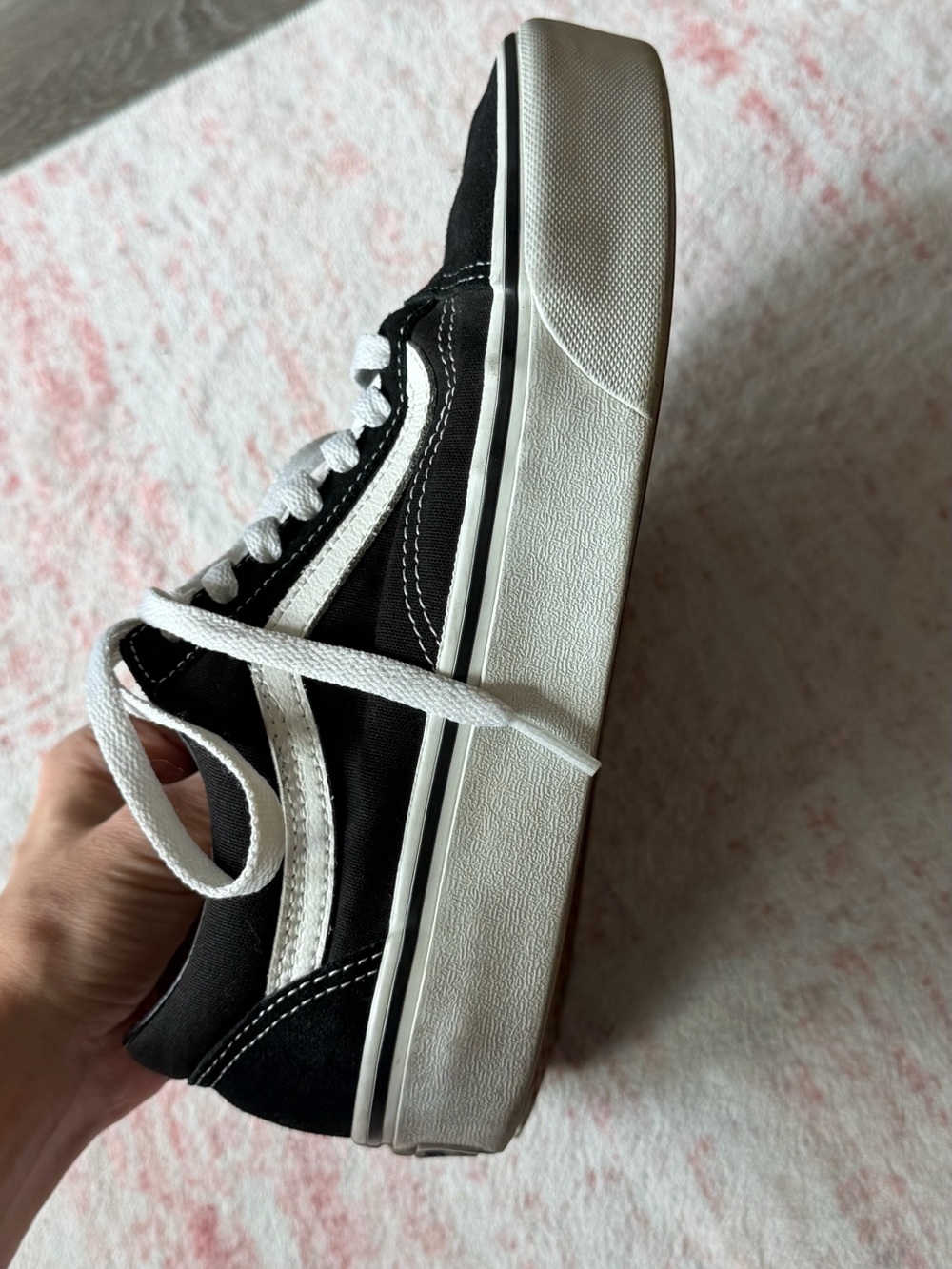 Vans Old Skool platform sneakers in black and white - Picture 3 of 7